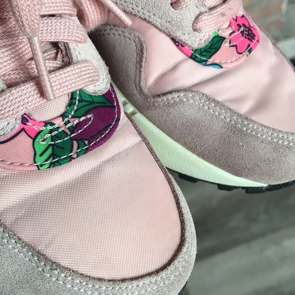 Nike - Picture 13 of 16